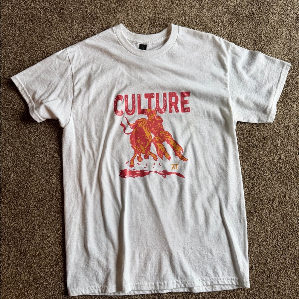 NWOT Walking 7T Graphic Tee